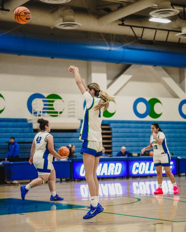 OC WBB 26-27 Opener — photograph 2